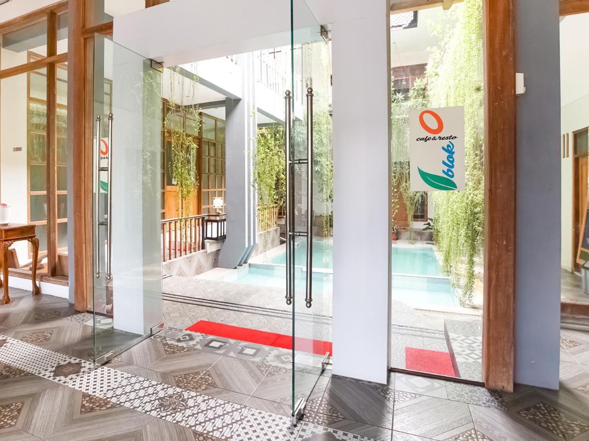 Urbanview Hotel Blok O International By Reddoorz Baturetno المظهر الخارجي الصورة