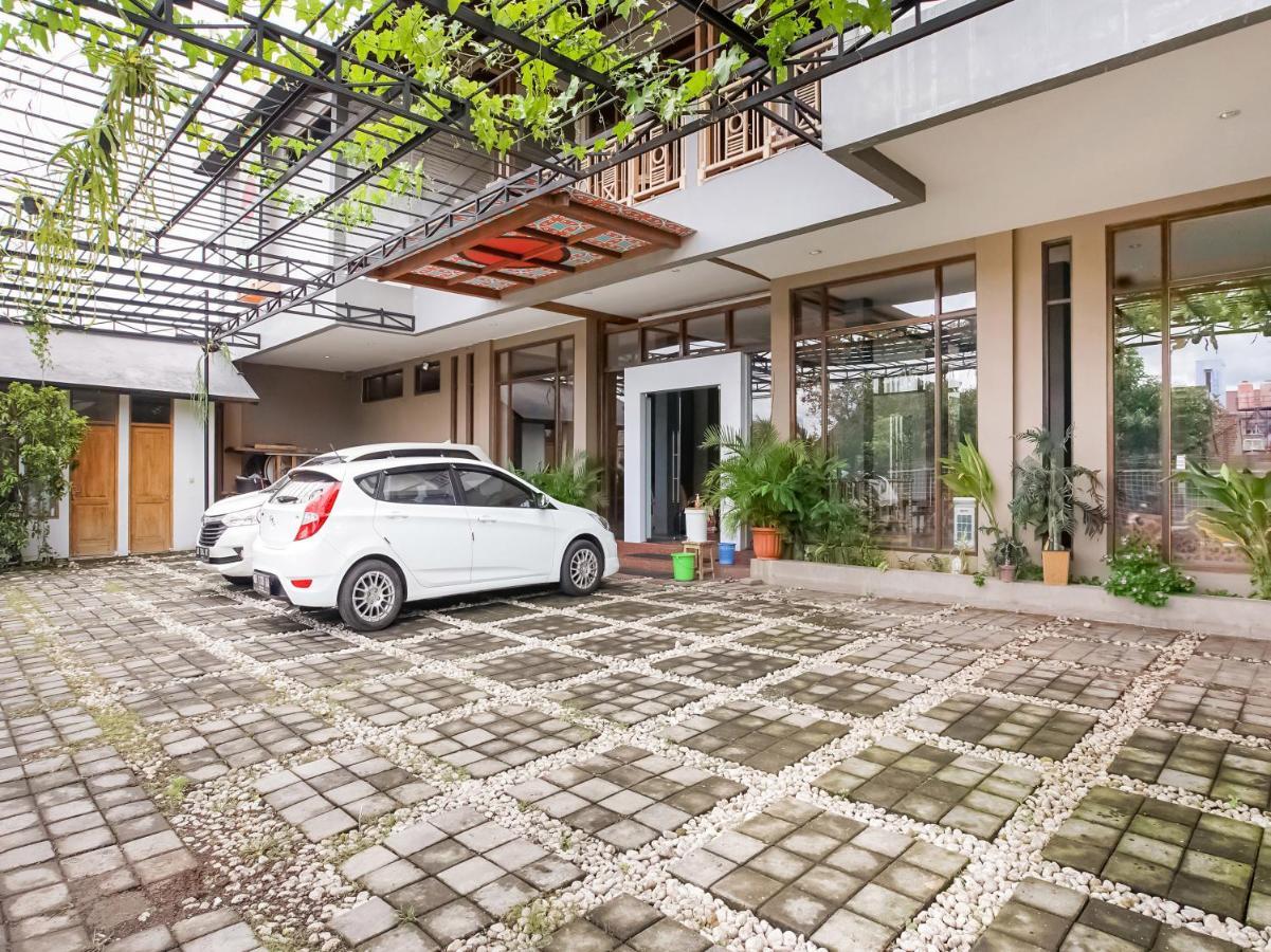 Urbanview Hotel Blok O International By Reddoorz Baturetno المظهر الخارجي الصورة