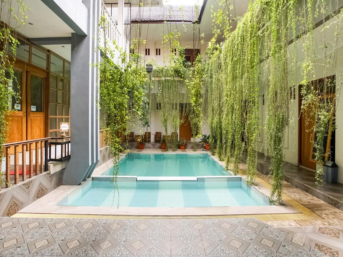 Urbanview Hotel Blok O International By Reddoorz Baturetno المظهر الخارجي الصورة