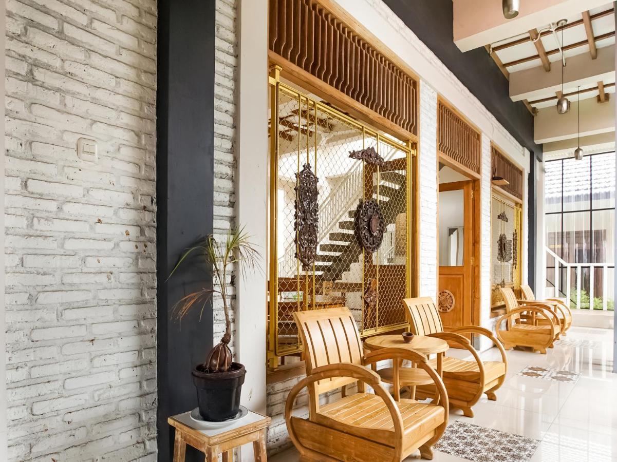 Urbanview Hotel Blok O International By Reddoorz Baturetno المظهر الخارجي الصورة